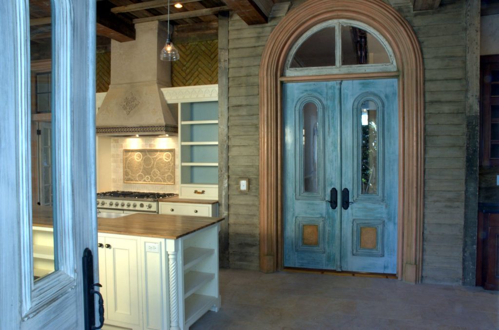 Debby Gomulka, top interior designer at Provenance Lee Interiors, updated Williams House with modern touches while maintaining its historic charm. Get inspired by this historic preservation interior design.