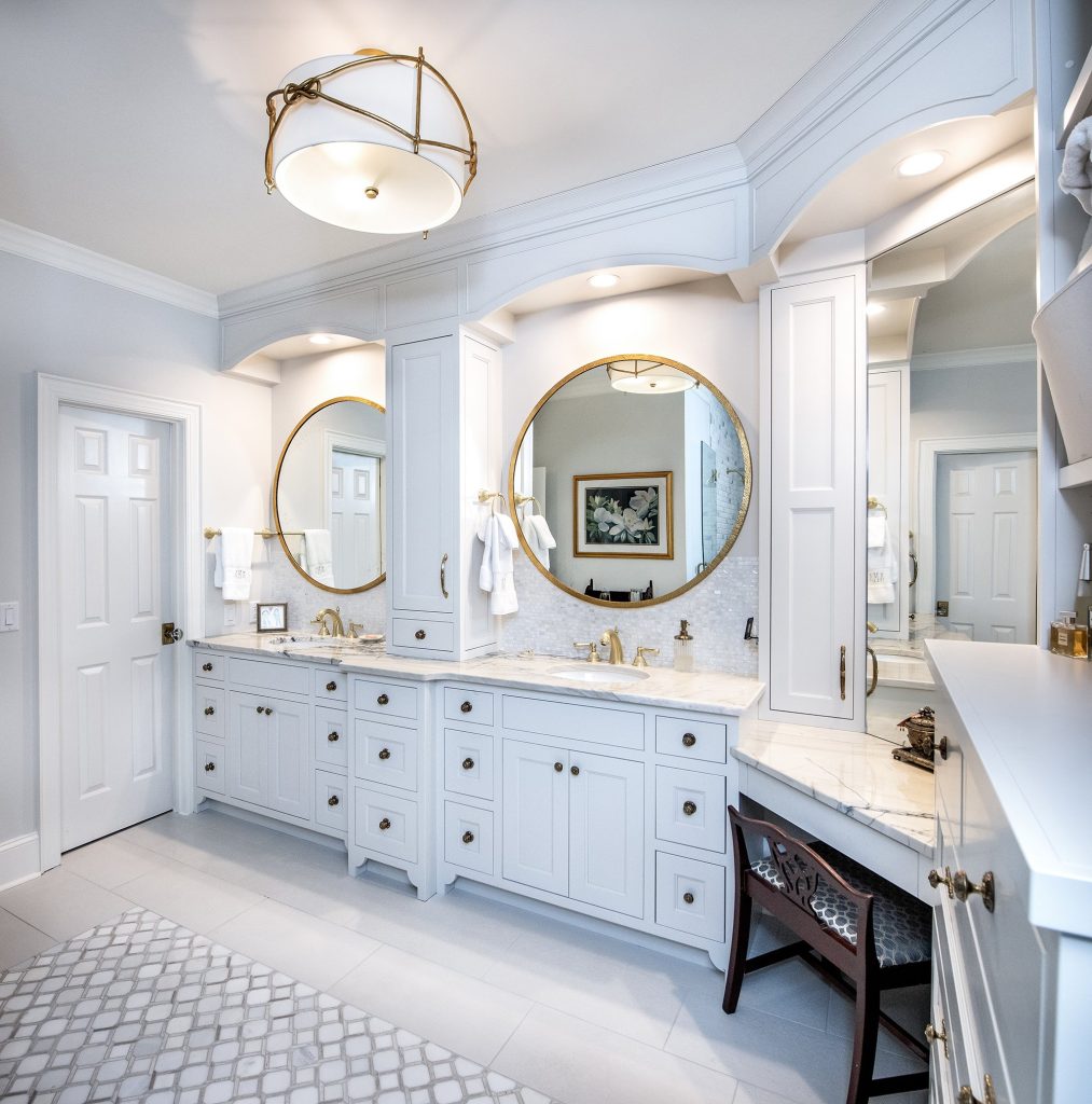 The coastal interior design of this vacation home in the Carolinas includes the bathroom by Provenance Lee Interiors