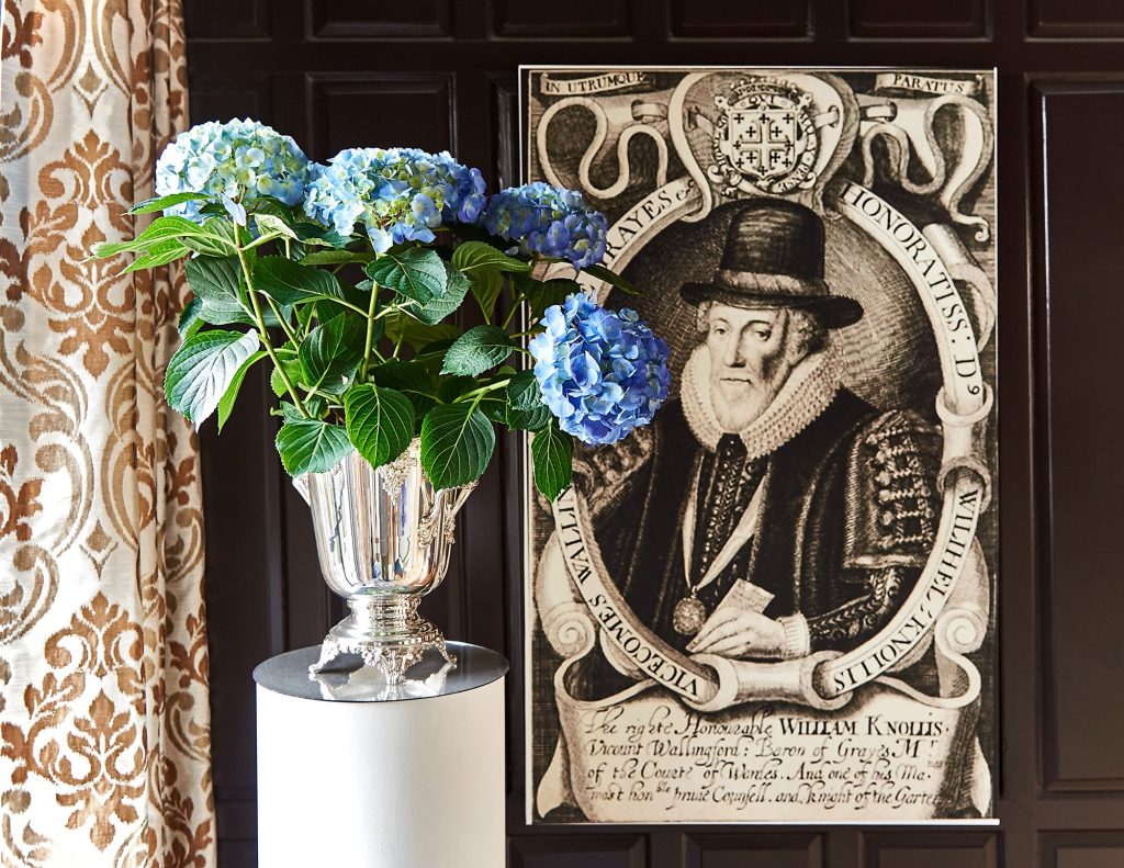 From historic restorations to modern coastal retreats, Provenance Lee Interiors offers luxury interior design services in Charleston, the Southeast, and beyond.